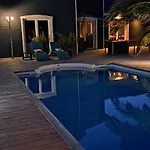 Ensoleillee A Avec Piscine Privee *