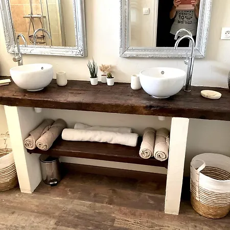 Ensoleillee A Avec Piscine Privee