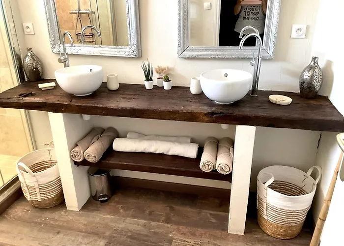 Ensoleillee A Avec Piscine Privee